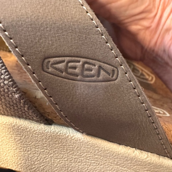 Keen women’s tan Sandals - Picture 6 of 10
